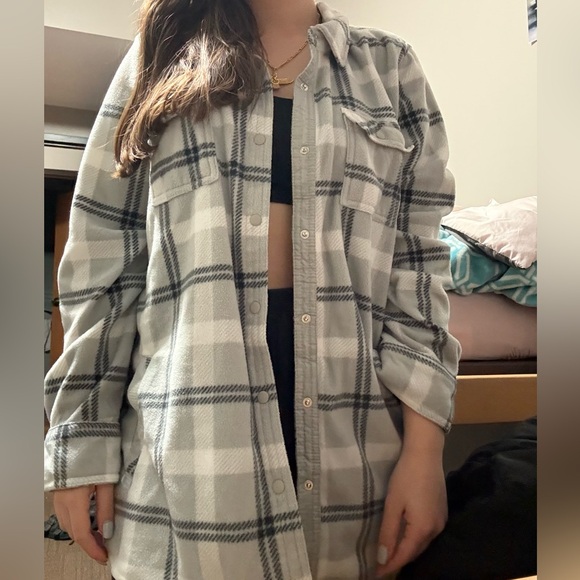 Warm cardigan, brand is Too foxy and size is XL - Picture 2 of 4